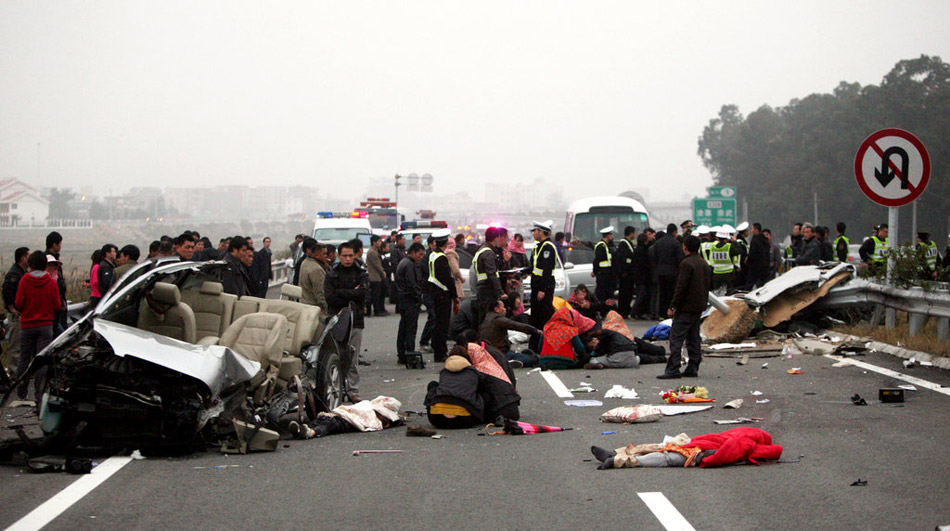 泉州发生特大交通事故 5人亡_武汉时政图片_新闻中心_长江网_cjn.cn