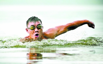 新闻中心 焦点图片 (东楚晚报 记者 徐道发)练习游泳2年时间不到,黄石