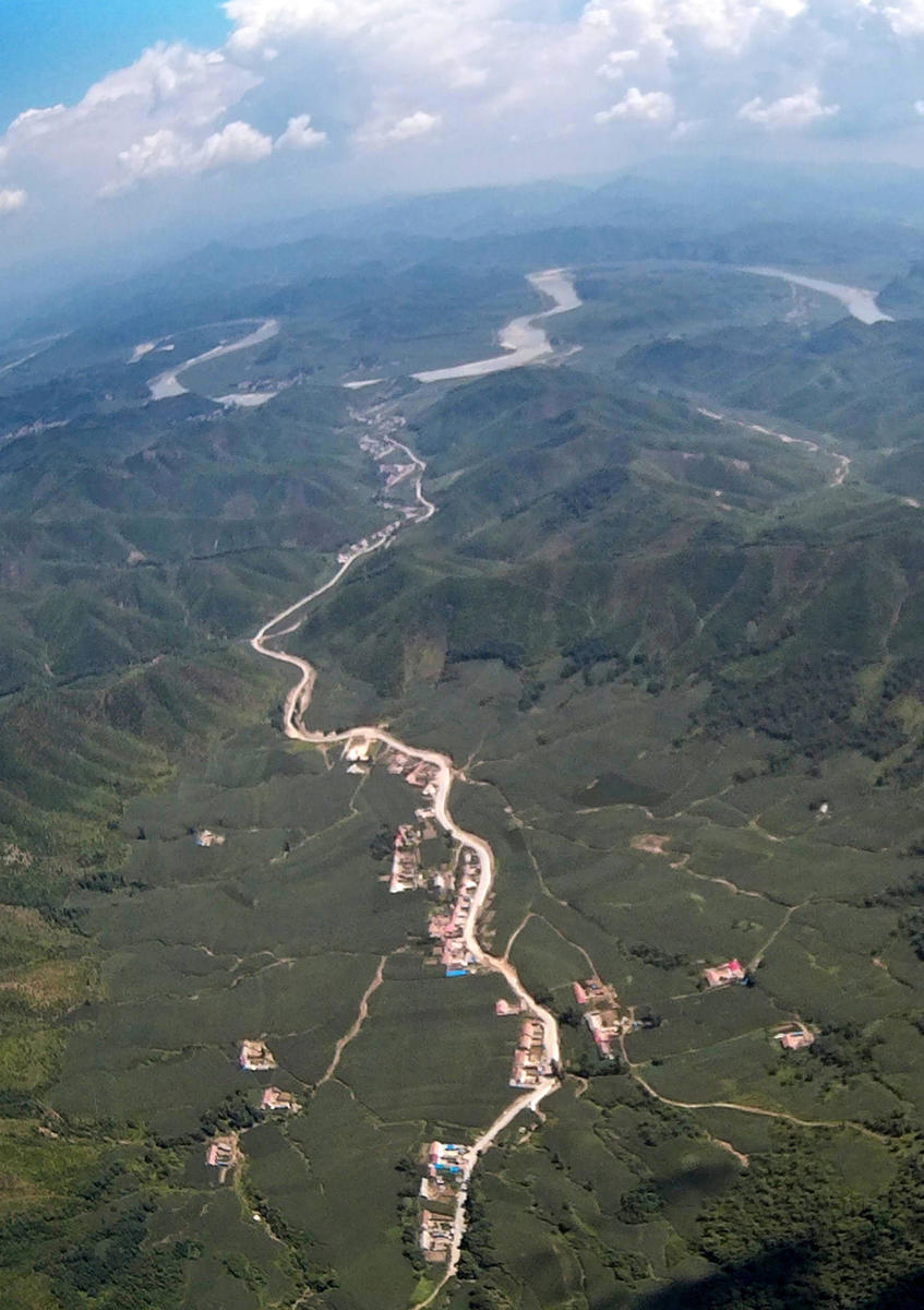 中国第一大陨石坑图片