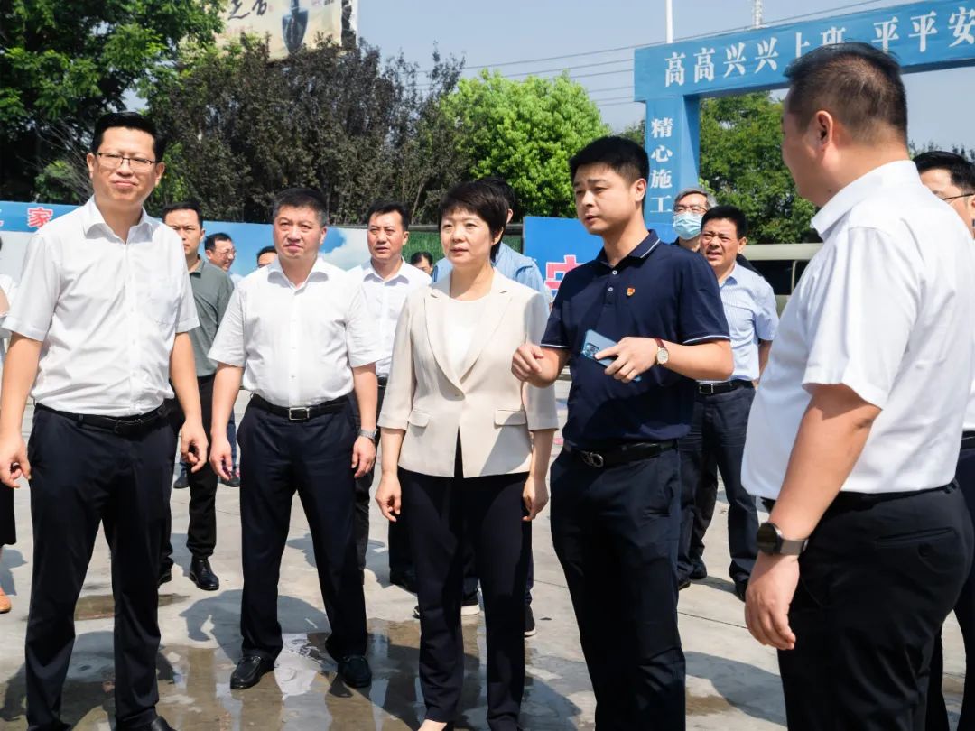 张宝娟在高邮市调研时强调:坚持安全发展绿色发展创新发展,为扬州勇挑